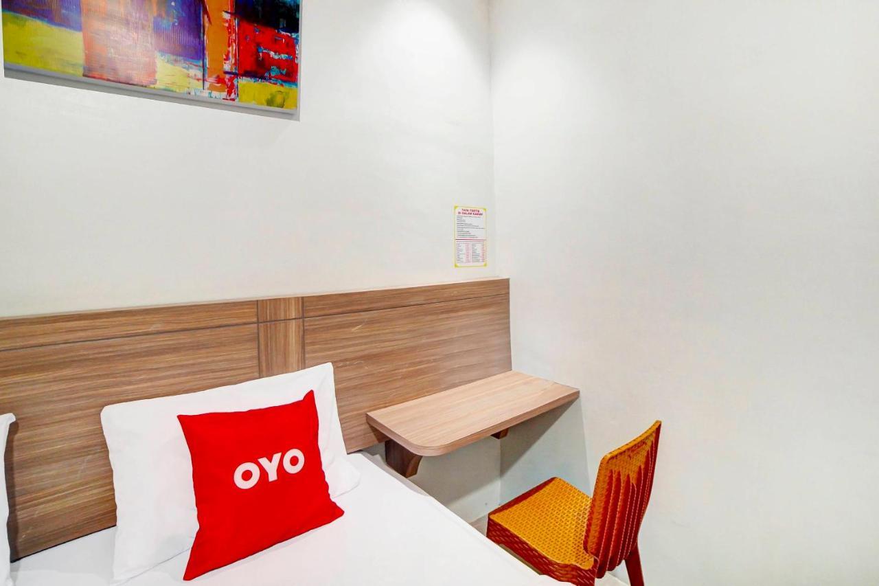 Oyo 91211 Mega Comfort Guest House Medan Ngoại thất bức ảnh